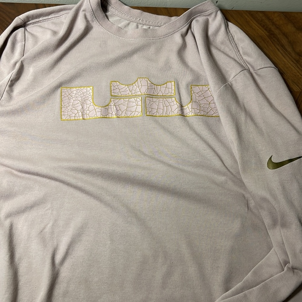 Nike DRI Fit Tee King James Crown Lebron Pale Pink Long Sleeve Shirt Lar…